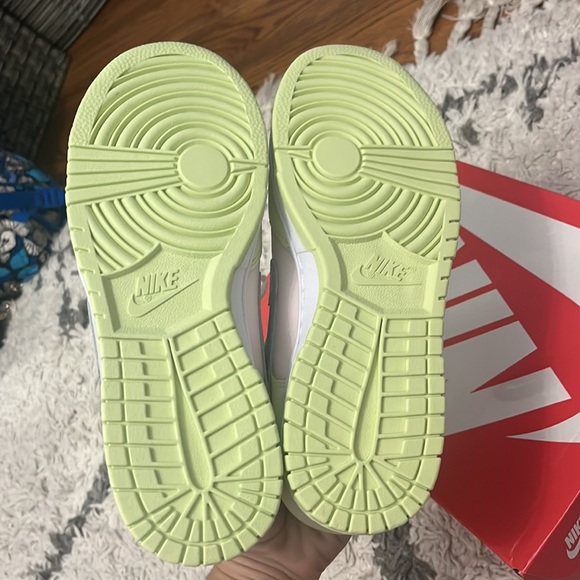 Nike Dunk - Picture 6 of 11